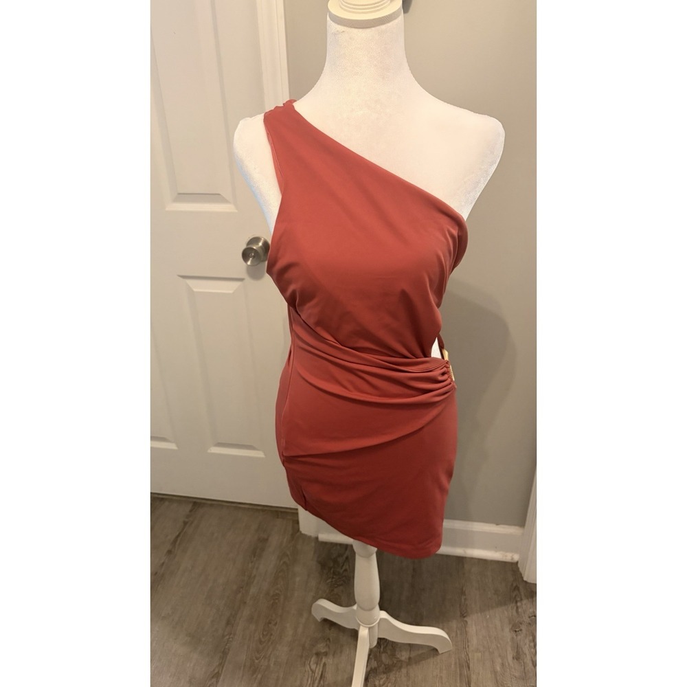 Missguided Elegant One-Shoulder Cut-Out Mini Dress Coral Gold Shell Detail Med